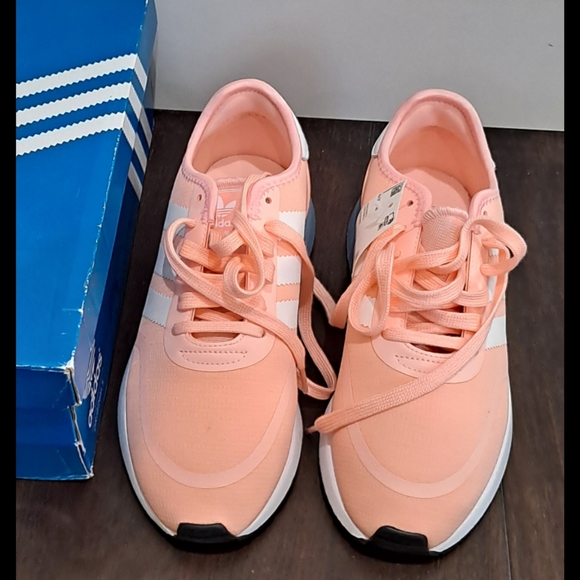 ADIDAS original sneakers - Picture 1 of 8